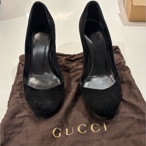 Gucci suede black pumps
Size 37
3.5” heel